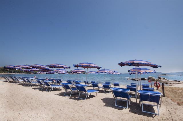 BLU_HOTEL_MORISCO_spiaggia - lettini vista mare (3).jpg