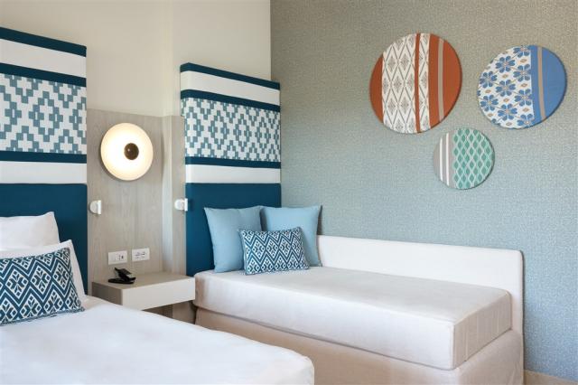 deluxe-room (4).jpg