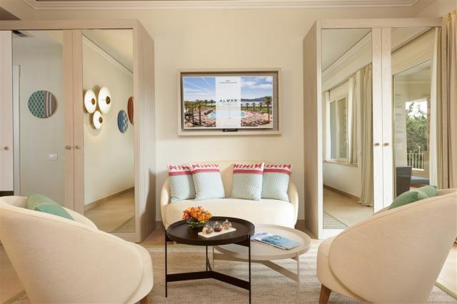 family-room (4).jpg