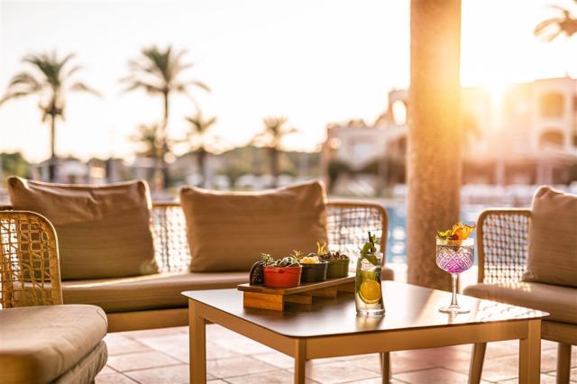 movita-pool-bar (1).jpg