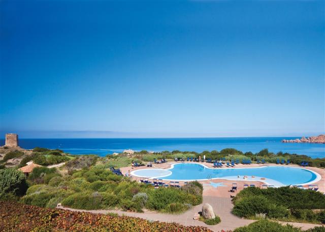 12_Torre_panoramica_piscina_e_torreRGB.jpg