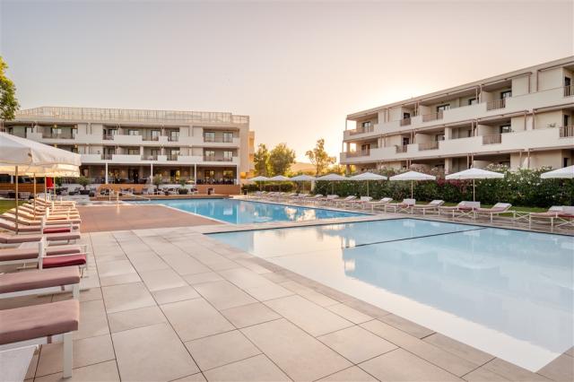GBB_8000_swimming Pool Tanka Beach.JPG