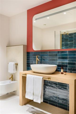GBB_7593_Double Deluxe Bathroom.JPG