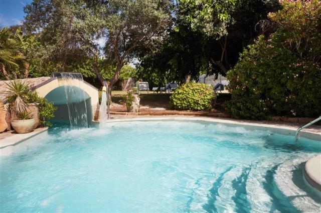 3J9A6625 spa pool.jpg