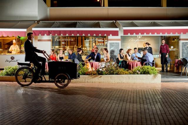 C98 centrální část s restauracemi, bary a butiky.jfif