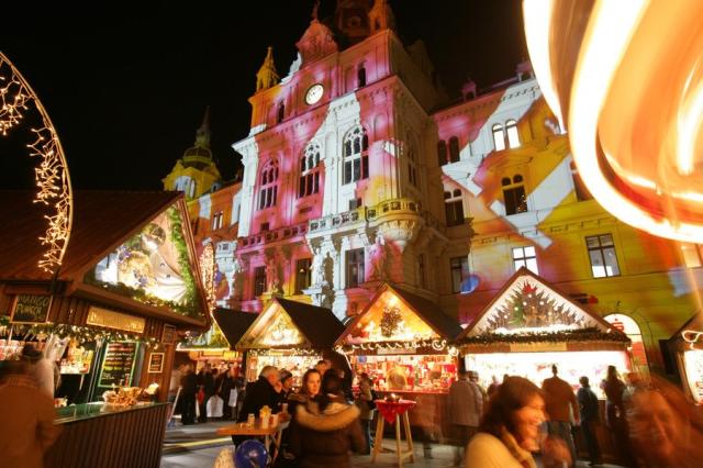 Adventný Graz s ľadovým Betlehemom