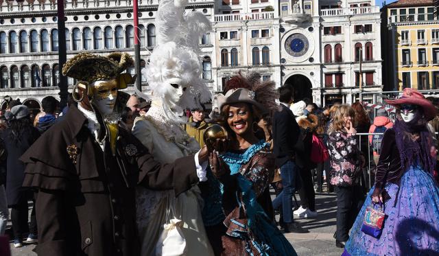 Slávny benátsky karneval aj s ubytovaním