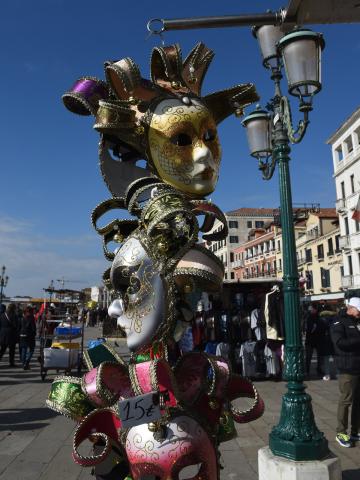 Slávny benátsky karneval aj s ubytovaním