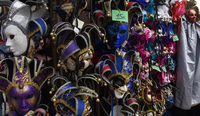Slávny benátsky karneval aj s ubytovaním