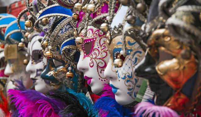 Slávny benátsky karneval aj s ubytovaním