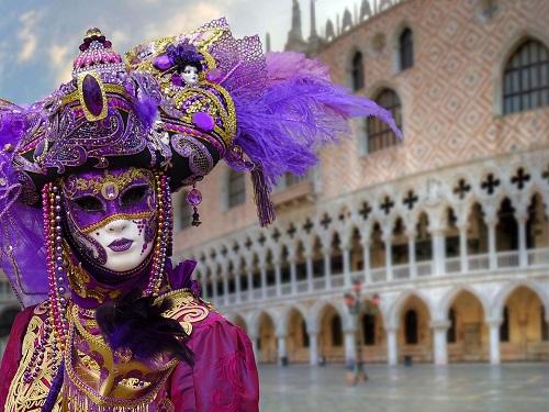 Slávny benátsky karneval aj s ubytovaním