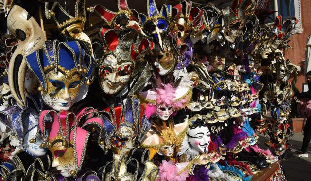 Slávny benátsky karneval aj s ubytovaním