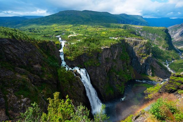 Vyhlídky na vodopády Voringfossen na okraji náhorní plošiny Har