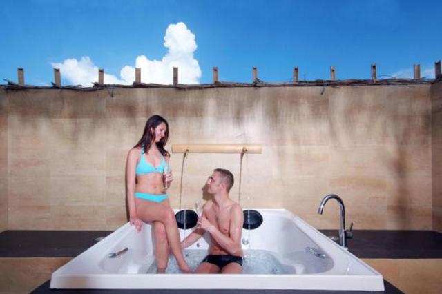 PRIVÁTNÍ JACUZZI