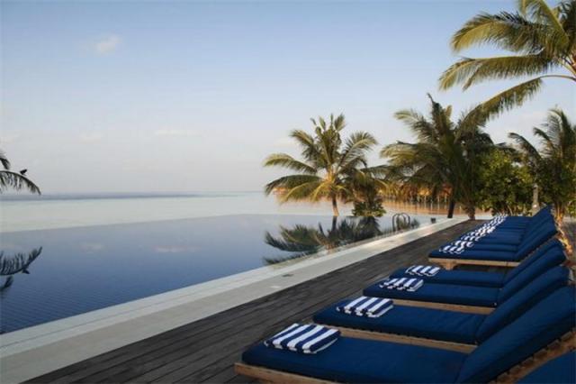 Vilamendhoo Island Resort