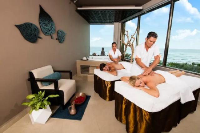 El Dorado Seaside Suites