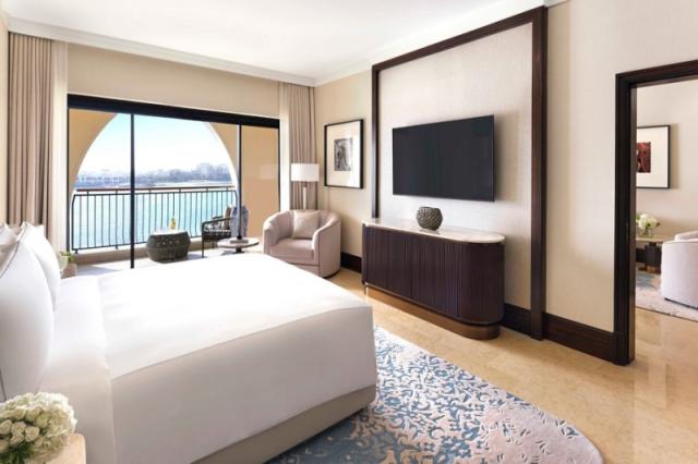 The Ritz Carlton Abu Dhabi, Grand Canal