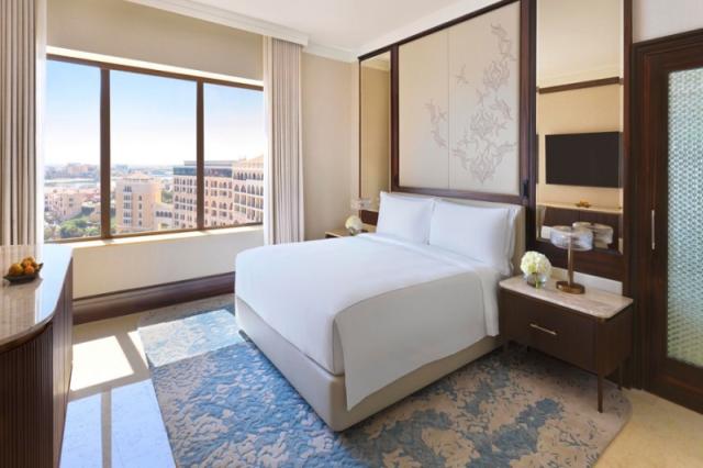 The Ritz Carlton Abu Dhabi, Grand Canal