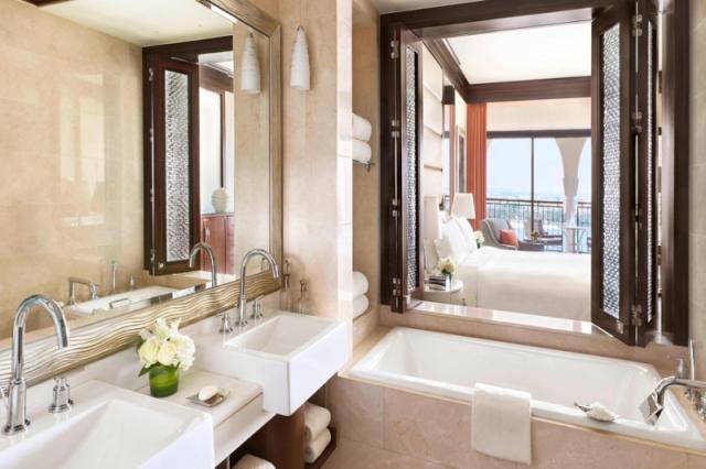 The Ritz Carlton Abu Dhabi, Grand Canal