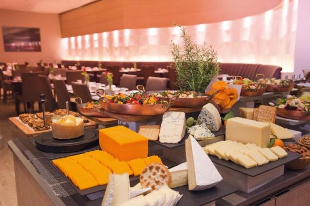 Mövenpick Bur Dubai