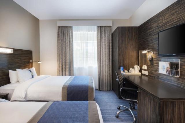 Holiday Inn Express Dubai Jumeirah