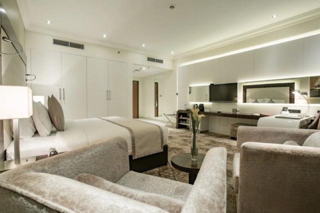 Elite Byblos Hotel 5* (Strava Dle Programu) + The Cove Rotana Resort 5*(Strava Dle Programu)