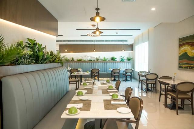 Elite Byblos Hotel 5* (Strava Dle Programu) + The Cove Rotana Resort 5*(Strava Dle Programu)