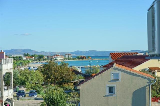 Bazén a dvor