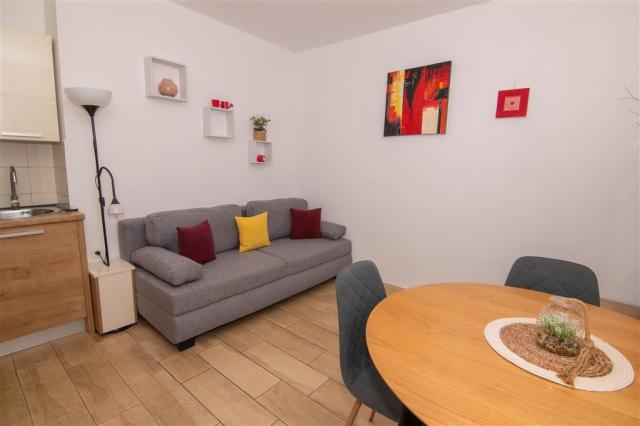 Interíér apartmánu č.2 -obývačka s kuchyňou