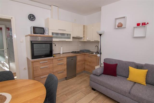 Interíér apartmánu č.2 -obývačka s kuchyňou