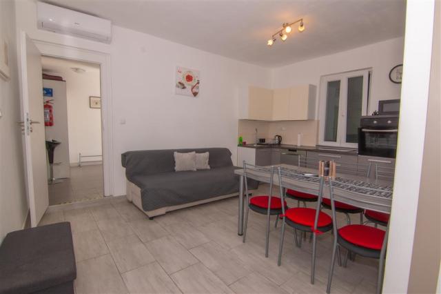 Interíér apartmánu č.1- obývačka s kuchyňou
