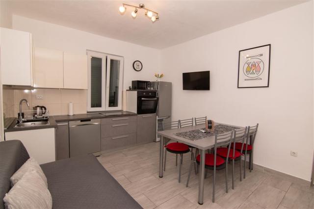 Interíér apartmánu č.1- obývačka s kuchyňou