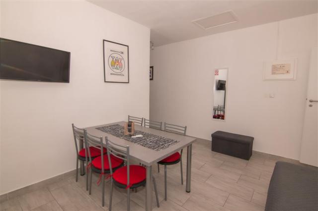 Interíér apartmánu č.1- obývačka s kuchyňou