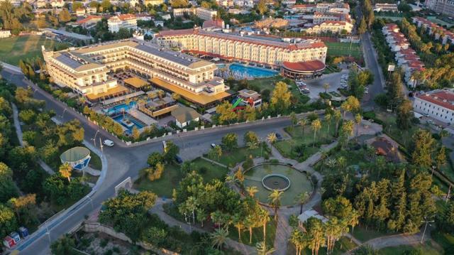 Crystal de Luxe Resort 