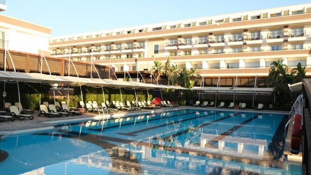 Crystal de Luxe Resort 