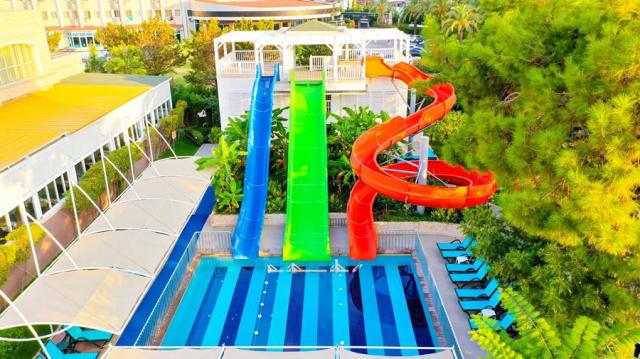Crystal de Luxe Resort 