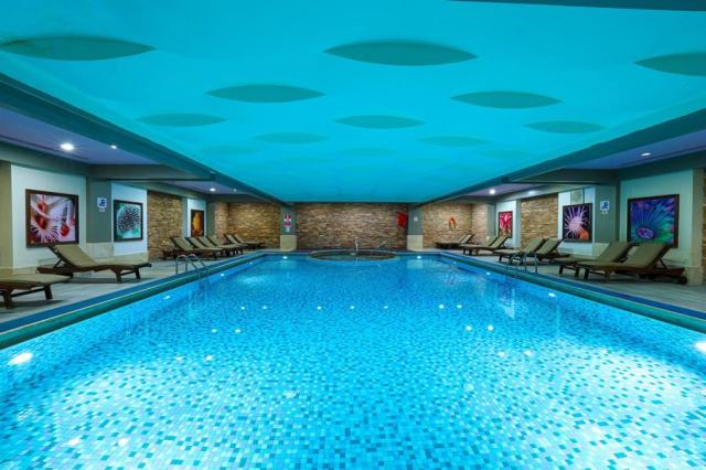 Crystal de Luxe Resort 