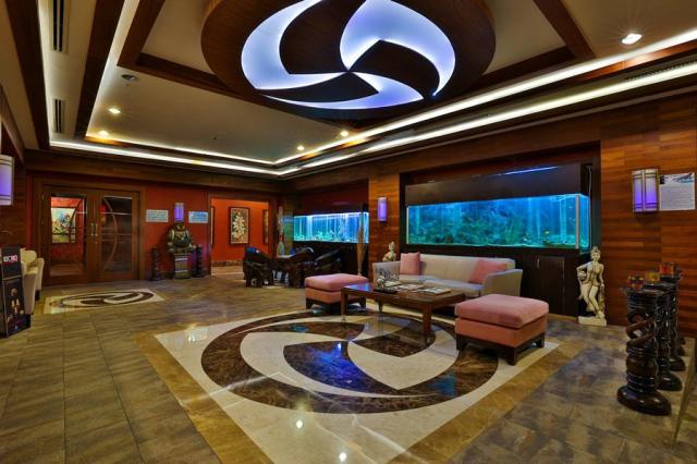 Crystal de Luxe Resort 