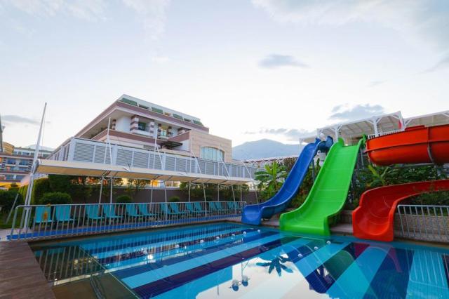 Crystal de Luxe Resort 