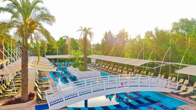 Crystal de Luxe Resort 