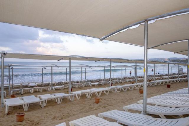Armas Green Fugla Beach