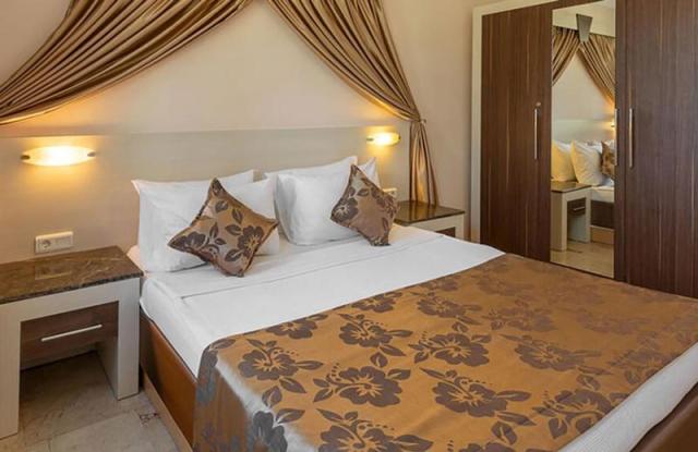 CLUB PARADISO HOTEL