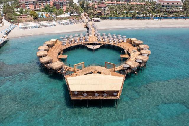 Blue Marlin Deluxe Spa & Resort