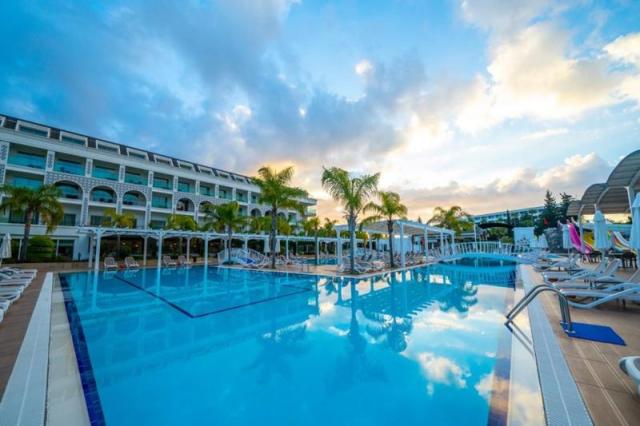 Karmir Resort