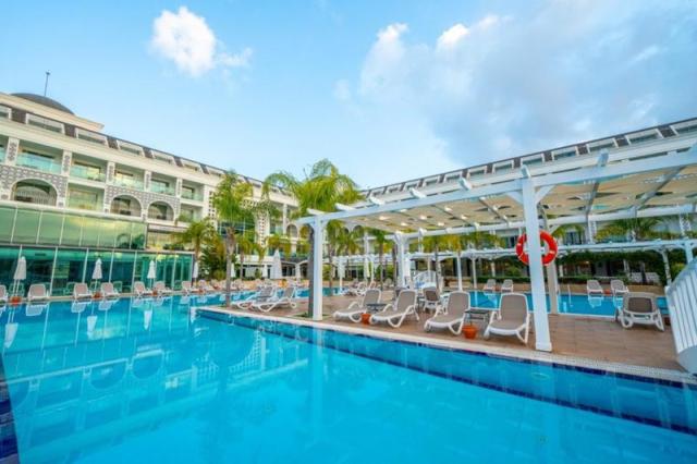 Karmir Resort