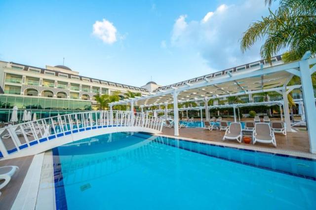 Karmir Resort