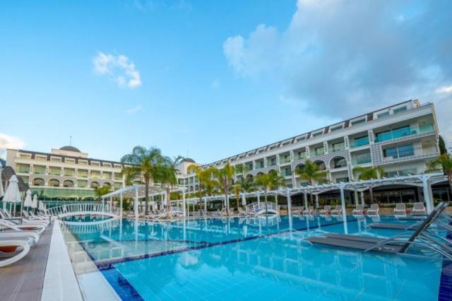 Karmir Resort