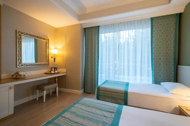 Karmir Resort