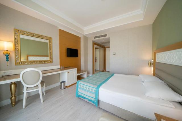 Karmir Resort