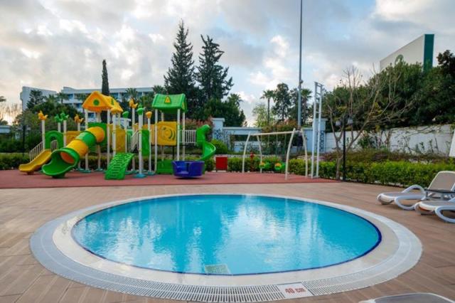 Karmir Resort